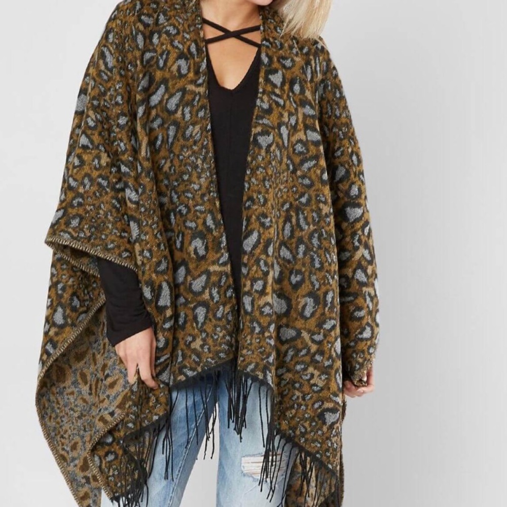 NWOT The Buckle Animal Print Poncho ONE SIZE